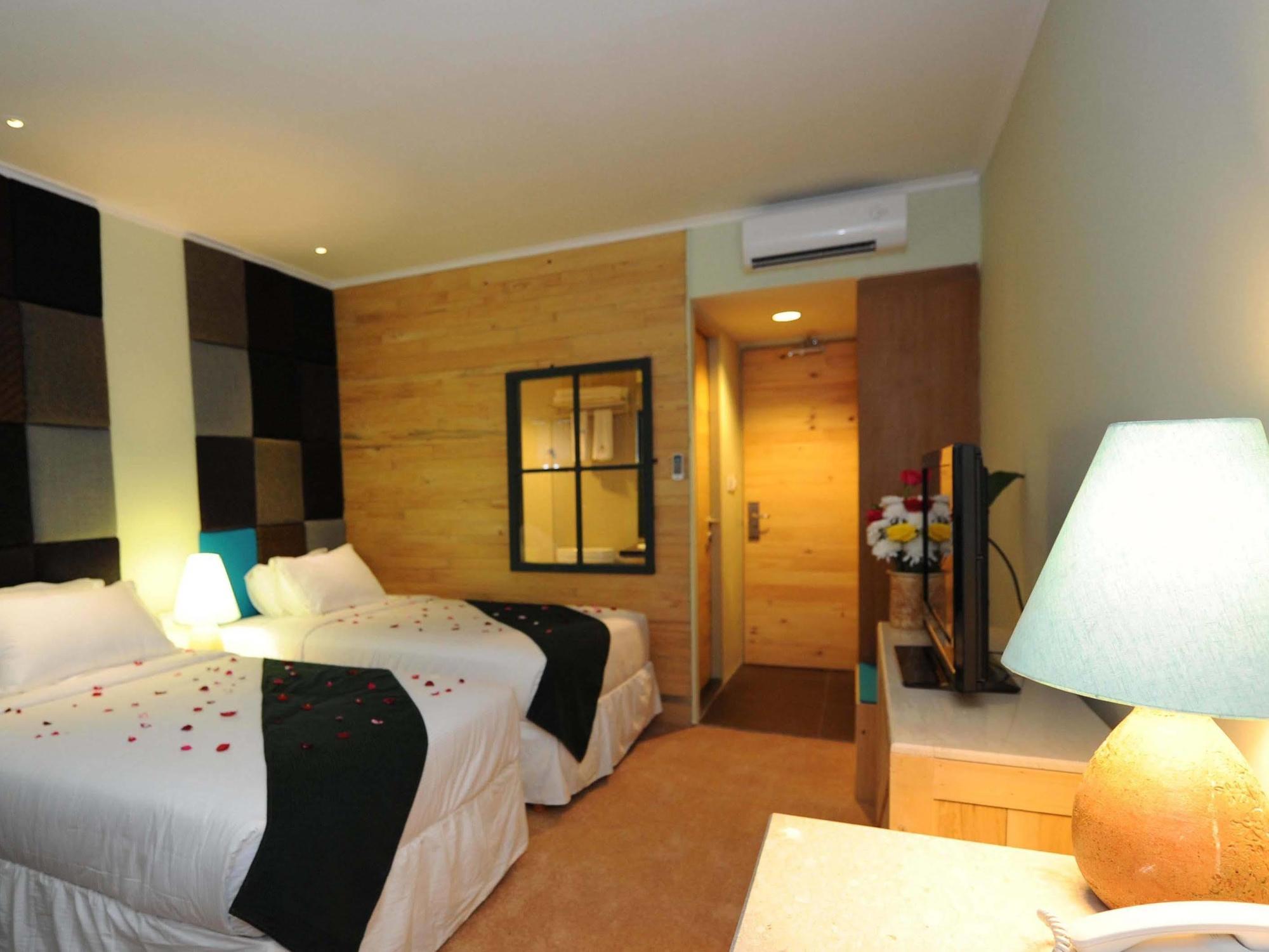 Chara Hotel Бандунг Екстер'єр фото