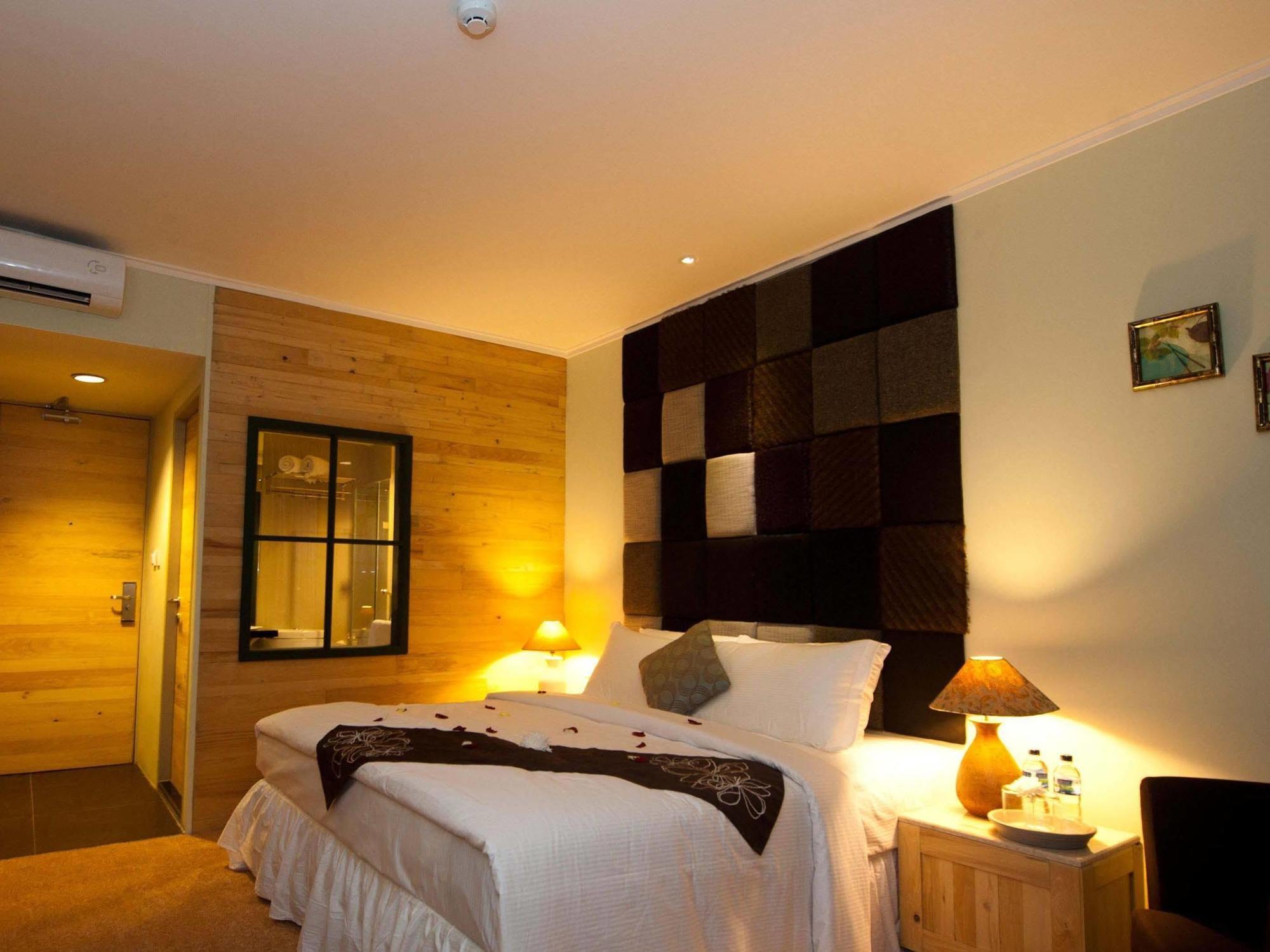 Chara Hotel Бандунг Екстер'єр фото